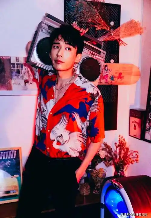 花间令刘学义古装造型惊艳今天来点评下他的私服穿搭