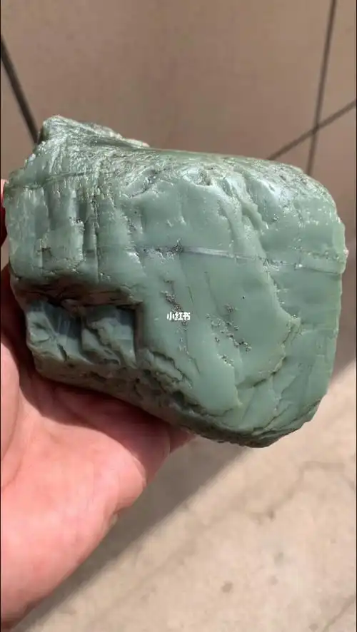 沙枣青籽料原石切开啦