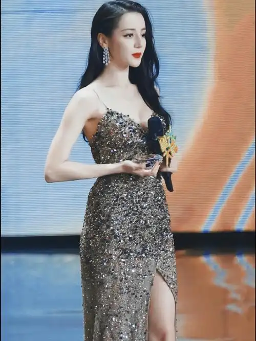 迪丽热巴腰臀比 震撼