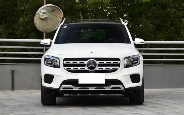 因为这样能减少后期的用车成本;去4s店看上了奔驰clb,奥迪q3,宝马x1