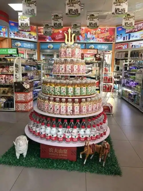 相临商品之间颜色,形状,大小反差不应过大;纵向陈列的商品上下之间