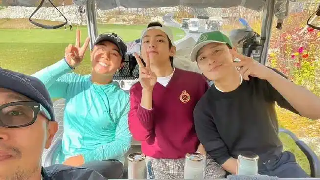 朴叙俊金泰亨比耶合照##朴叙俊金泰亨比耶合影