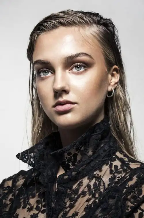 krug 2001年6月20日出生于德国慕尼黑,是德国著名的模特,也是影视剧女