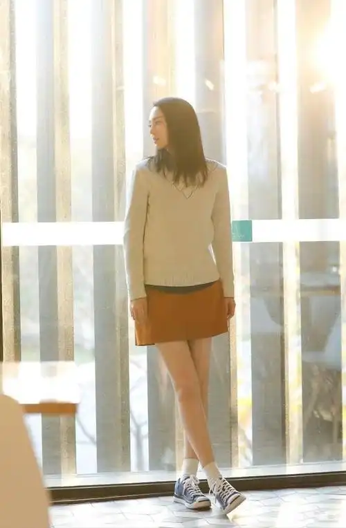 董璇穿衣越来越大胆了一袭深v亮片礼服拍写真身材太有料了