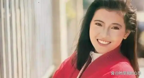 黄家驹墓碑屡遭破坏,蓝洁瑛墓碑被熏黑,这样的"爱"也