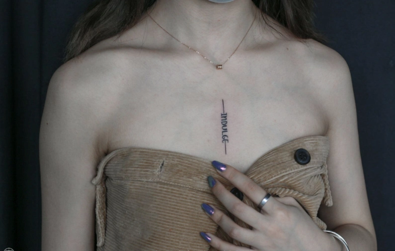 女生胸口纹身图案大全 性感神秘的胸部纹身(9)