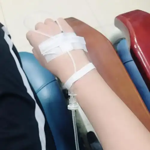 嗓子发炎扛不住了变废废喵哎～(这会还在医院挂水哇呜呜呜蓝瘦,香菇