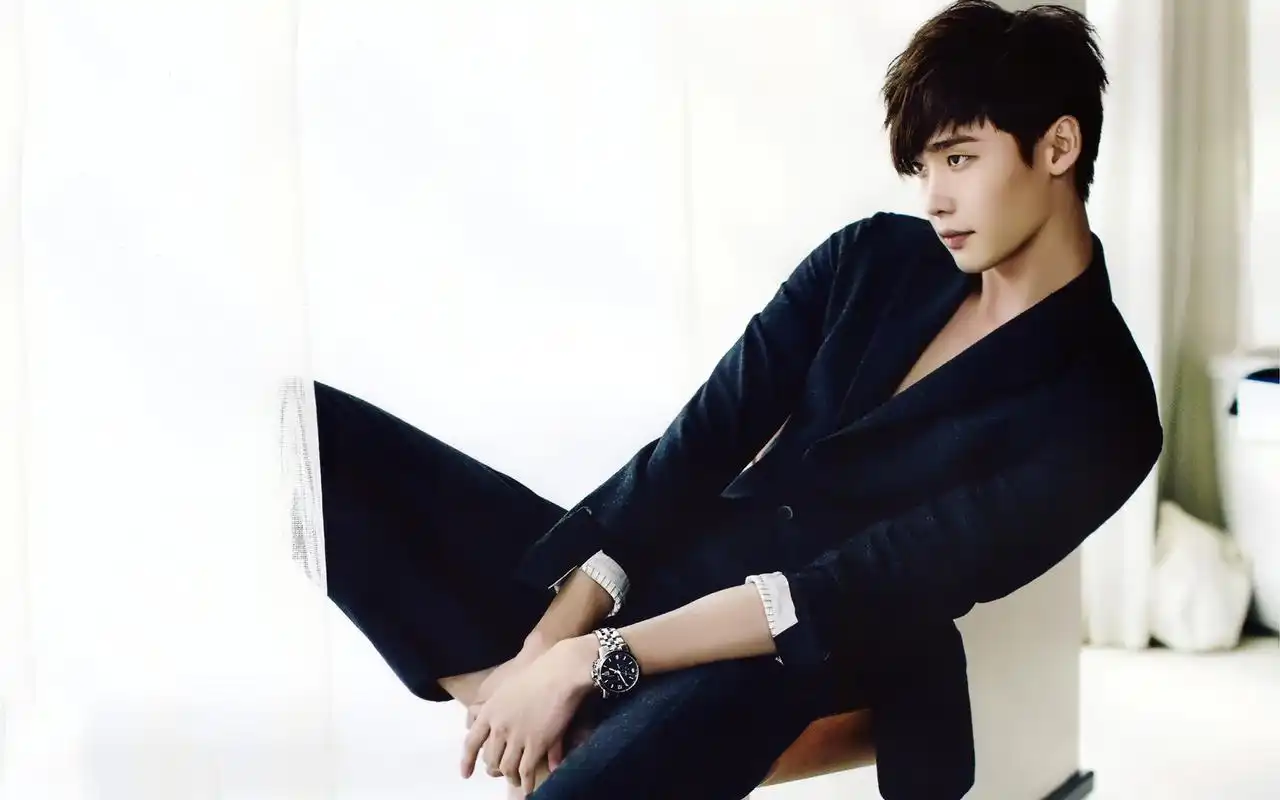 韩国小鲜肉国民暖男李钟硕帅气时尚写真桌面壁纸(2)高清大图预览1920x