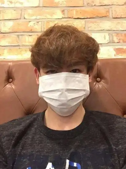 [2pm][新闻]150603 nichkhun推荐歌曲晒戴口罩自拍