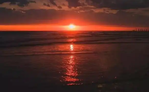 唐·储嗣宗《南陂远望》3· 夕阳西下,断肠人在天涯.