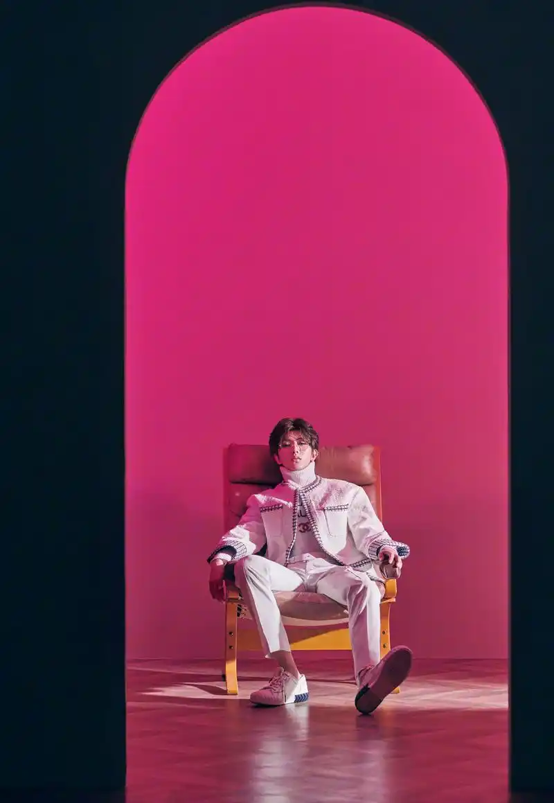 时尚芭莎蔡徐坤二月封面,你的粉色系男友快来认领