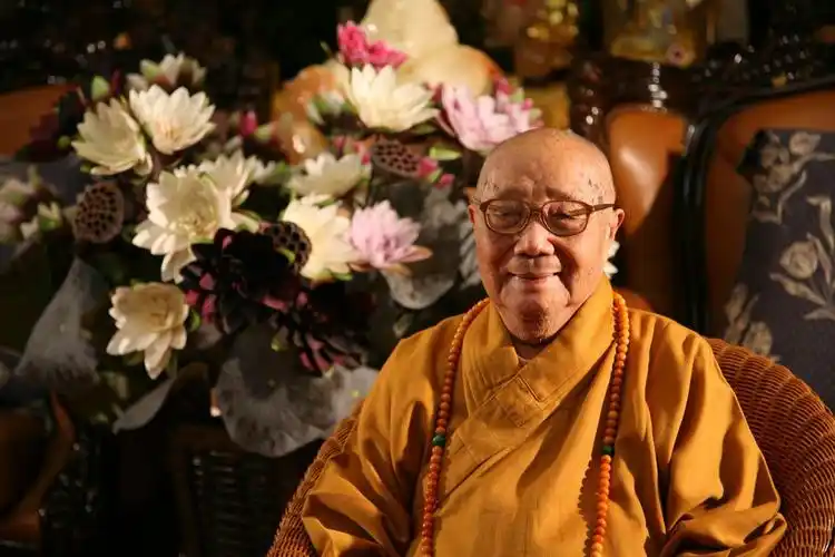 一百零四岁高僧本焕长老在报恩堂开示录