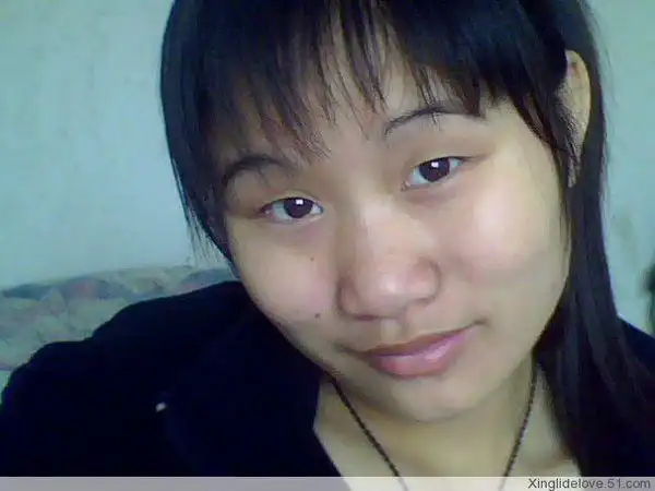 大家觉得这个算不算是丑女的,说吧说吧,尽量说,这个不是我本人