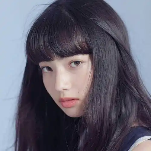 持更自己收集的小松菜奈头像