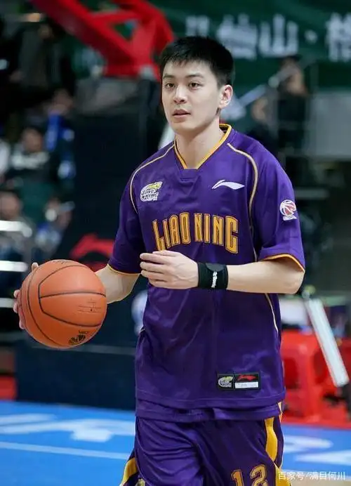 cba辽宁队教练杨鸣继靠颜值上热搜后,再次因爆粗口喜提热搜