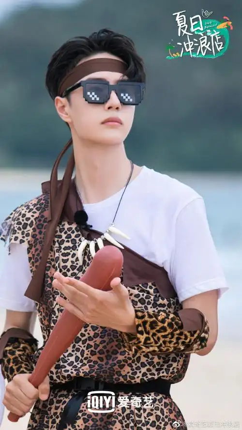 爱奇艺夏日冲浪店:[话筒]大侠裘千尺@黄轩的微博 ,呆萌金刚蜜蜂