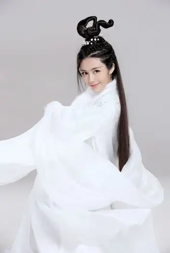 汤晶媚《青云志》亮相 俏皮美艳引关注