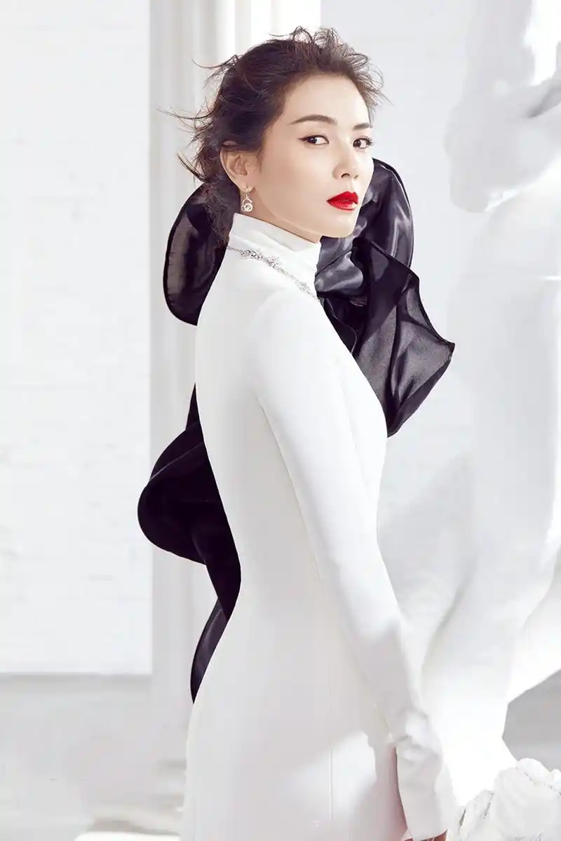 刘涛最新高贵典雅时尚杂志写真图片