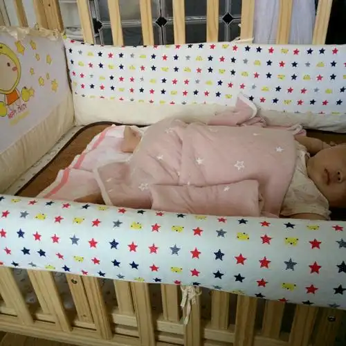 我家晚上睡觉开空调27度,宝宝盖毯子,宝妈们怎么给宝宝盖