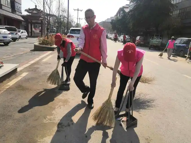 河东社区开展"五一国际劳动节"清洁城市活动