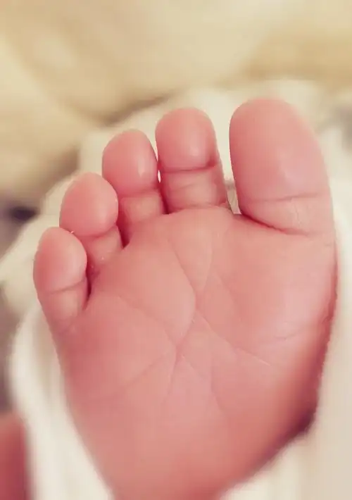 婴儿的小脚丫