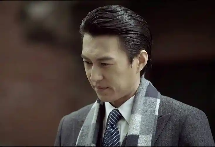 事实证明,销声匿迹的靳东,早已走上了另一条康庄大道