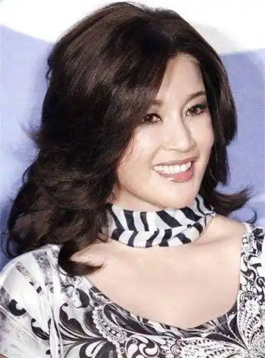 泽西亚","戴艾曼李连英",带着自己的努力,从一个小演员到着名的大明星