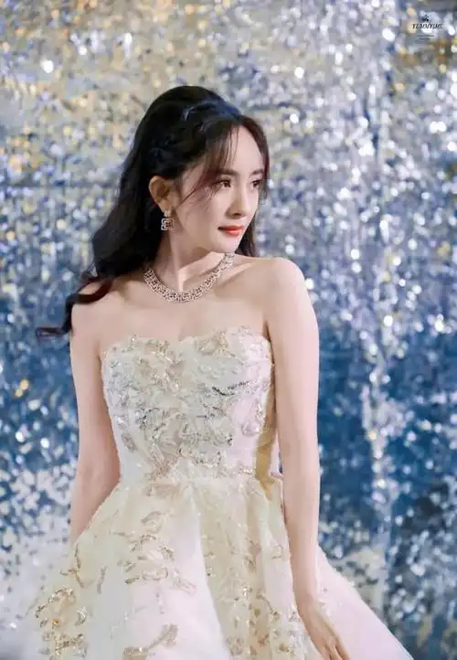 杨幂婚纱系列礼服美照