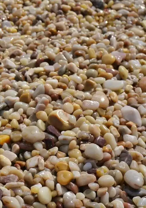 月牙湾的鹅卵石