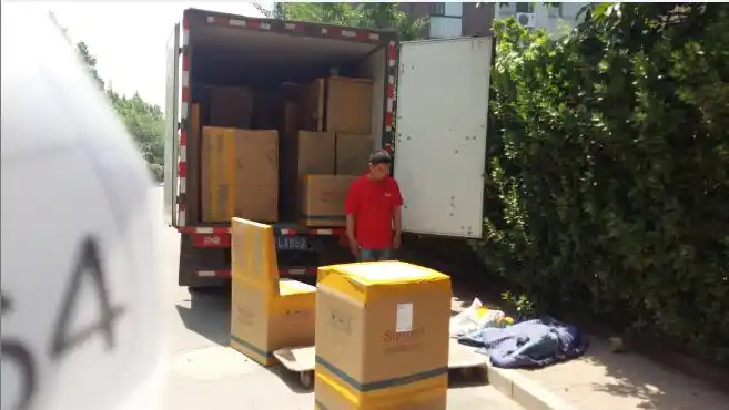国际搬家货物包装后的装车