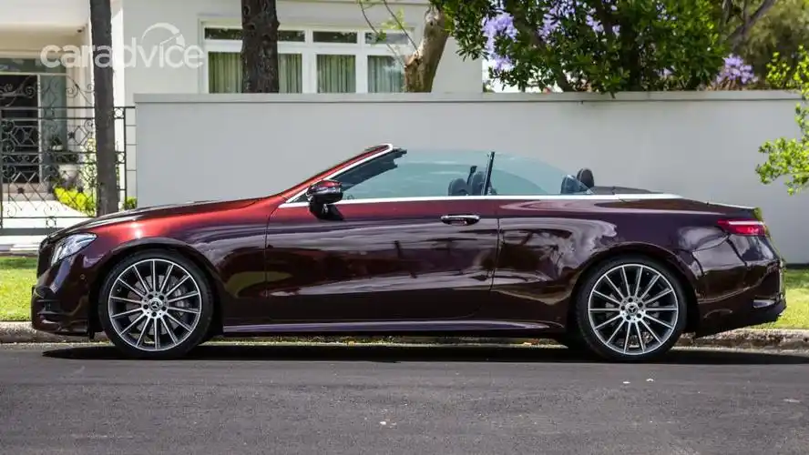 「全民疯车」敞篷车才是王道,2018款奔驰e300敞篷版