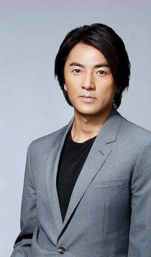 郑伊健蒙嘉慧逛街被拍,十指紧扣笑容满面,宛如热恋的小情侣_老婆_经营