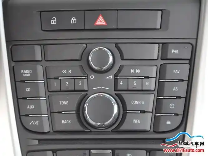 2011款别克英朗xt 中控