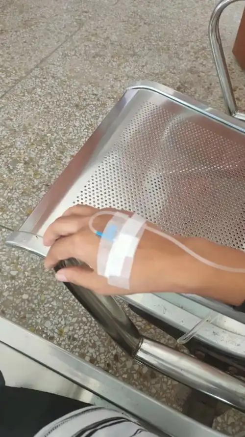 连续3年了,都是这个时候打吊针,都害怕10月份的到来,还好今天爸妈都