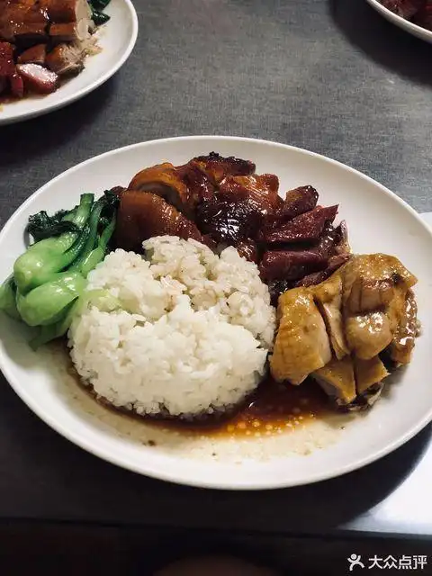 烧味三拼饭图片