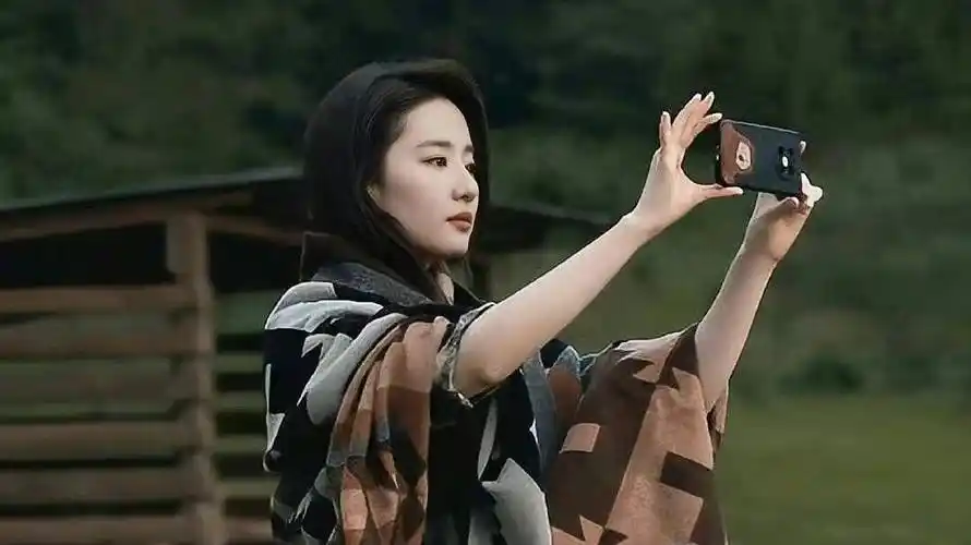 张碧晨去有风的地方取景地随拍,她说刘亦菲是我女神,景美人也美_大理