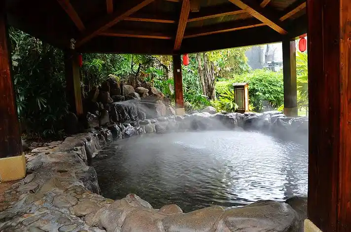 外甥女婿请姥姥泡温泉(清远新银盏温泉渡假村) - 老迷糊 - 一个50年代