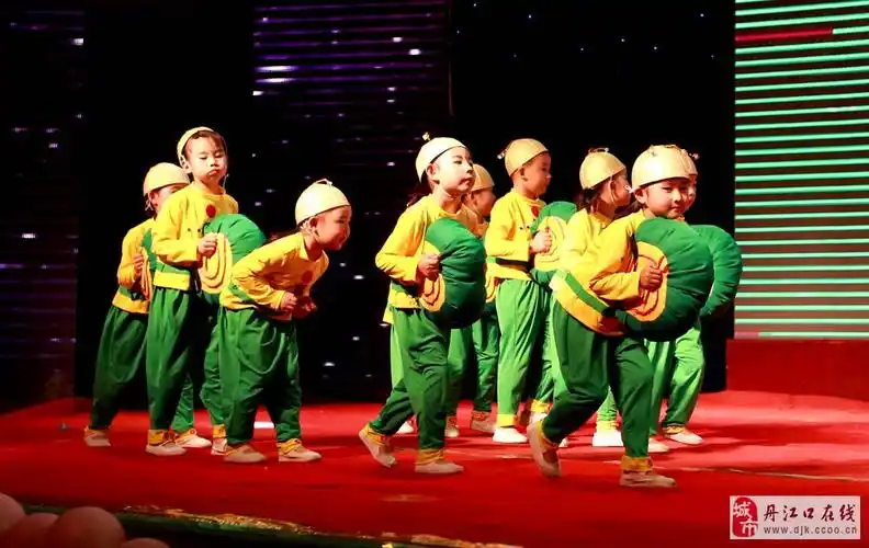 《蜗牛的梦想》班级:朵朵二班  指导老师:兰兰