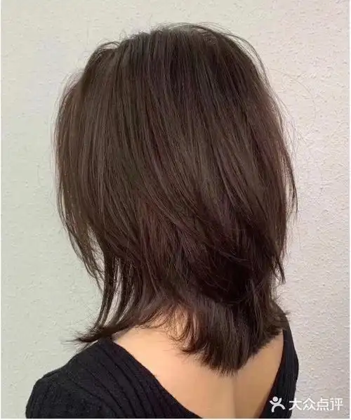 适合发量多的发型减龄蓬松