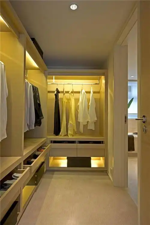 现代简约衣帽间衣柜图片效果图