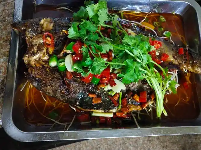 来,吃烤鱼了畏!老板任性,邀您速速来吃武宣第一鱼——叹鱼!