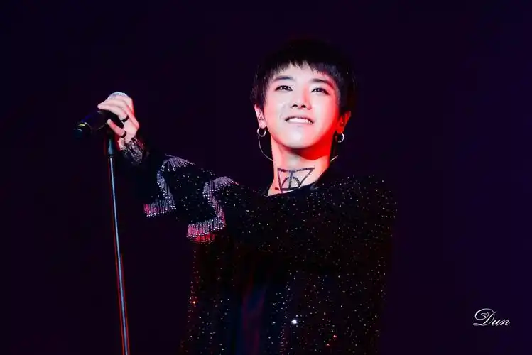 华晨宇2016全国巡回演唱会# 上海场 时间:2016.8.