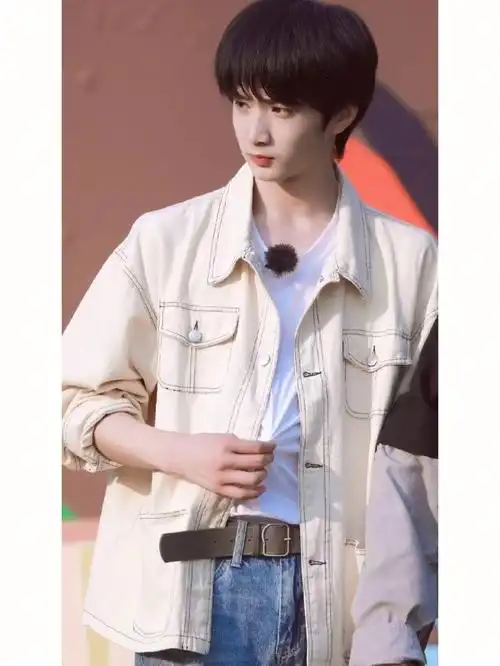 刘耀文(姐姐恋爱吧)超好看照片#刘耀文  #壁纸