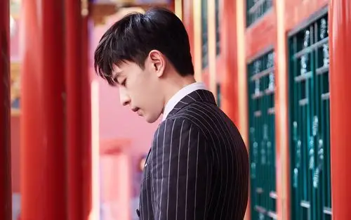 邓伦成熟绅士风高清桌面壁纸,大陆明星,帅气,帅哥,写真,成熟,邓伦