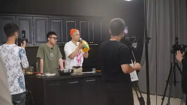 不做高管,不当明星,他心里就想着直播|吉杰|直播间|快男_网易订阅