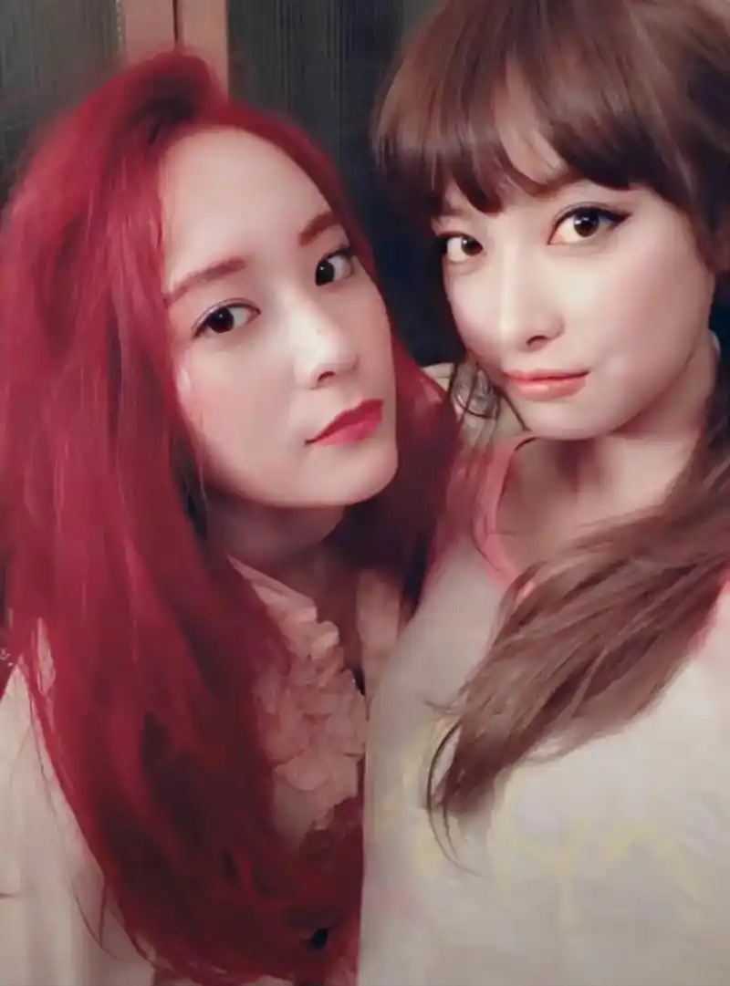 郑秀晶krystal 茜茜和水晶的合照分享781590#晶茜c - 抖音