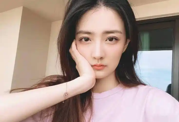 白富美徐璐,14岁就遭杨幂妒忌,27岁身家上亿,坐拥多套豪宅_背景_事业