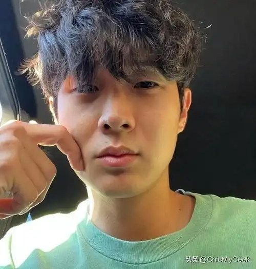 崔宇植小奶狗变肌肉男,劲爆身材看呆!