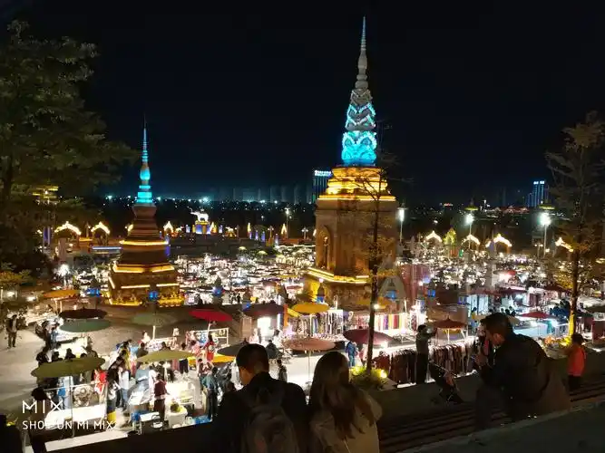 告庄西双景夜市也是美的不像话