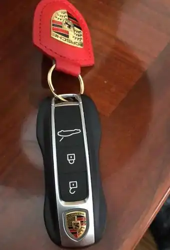 保时捷帕拉梅拉猎装版提车,一切都满意,只是钥匙有点配不上车